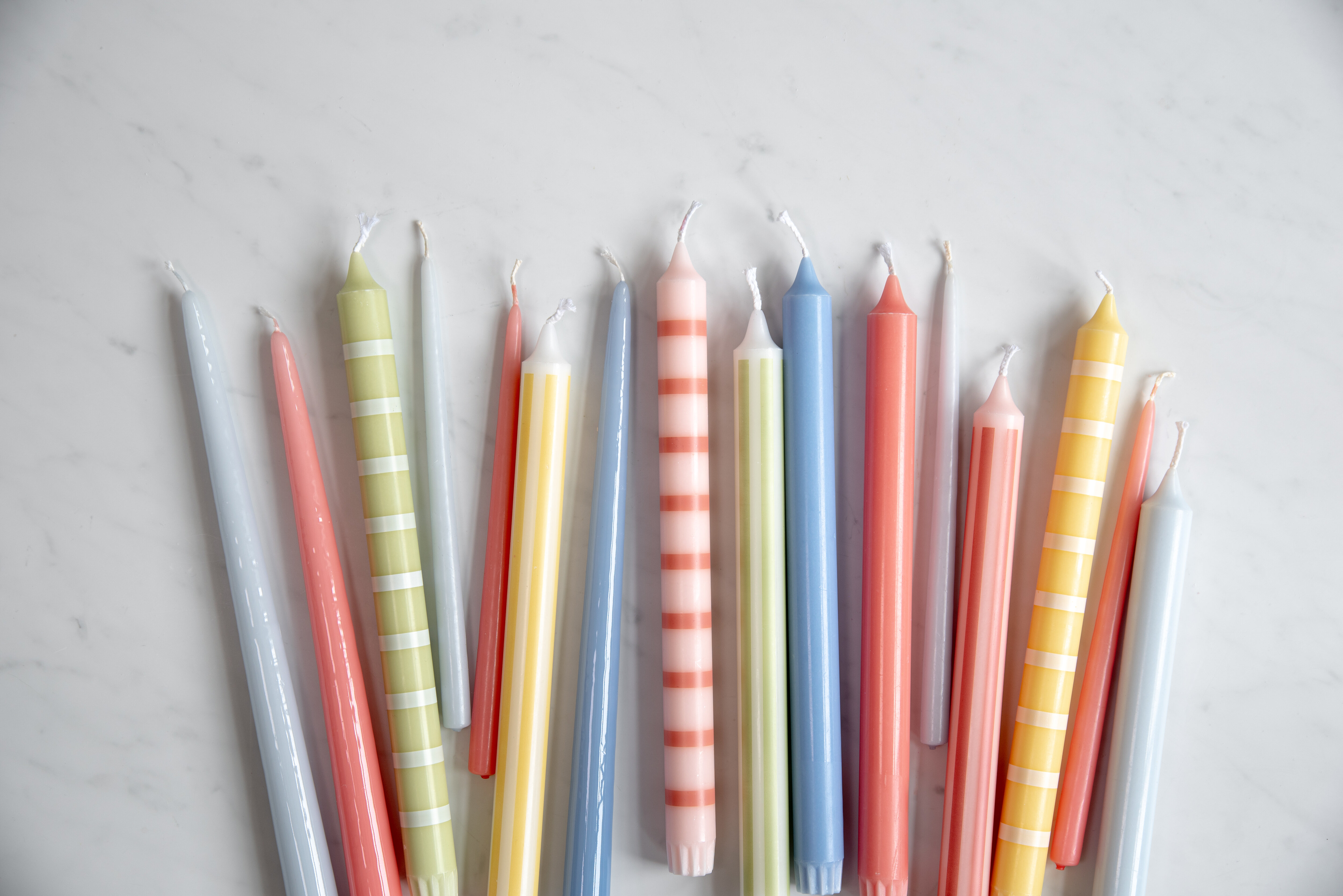 Färgglada ljus med olika mönster.