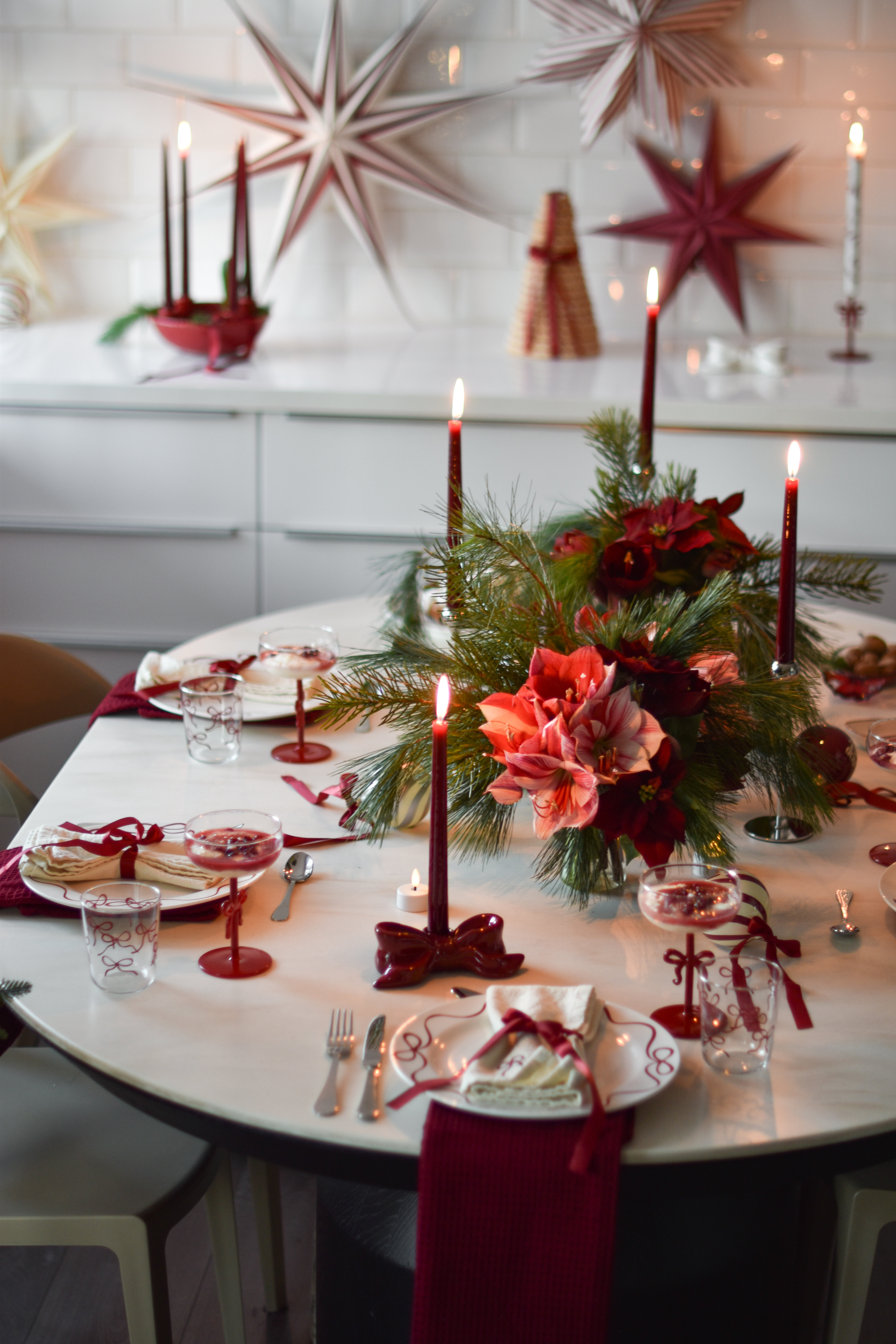 Juldukning i rött och vitt.