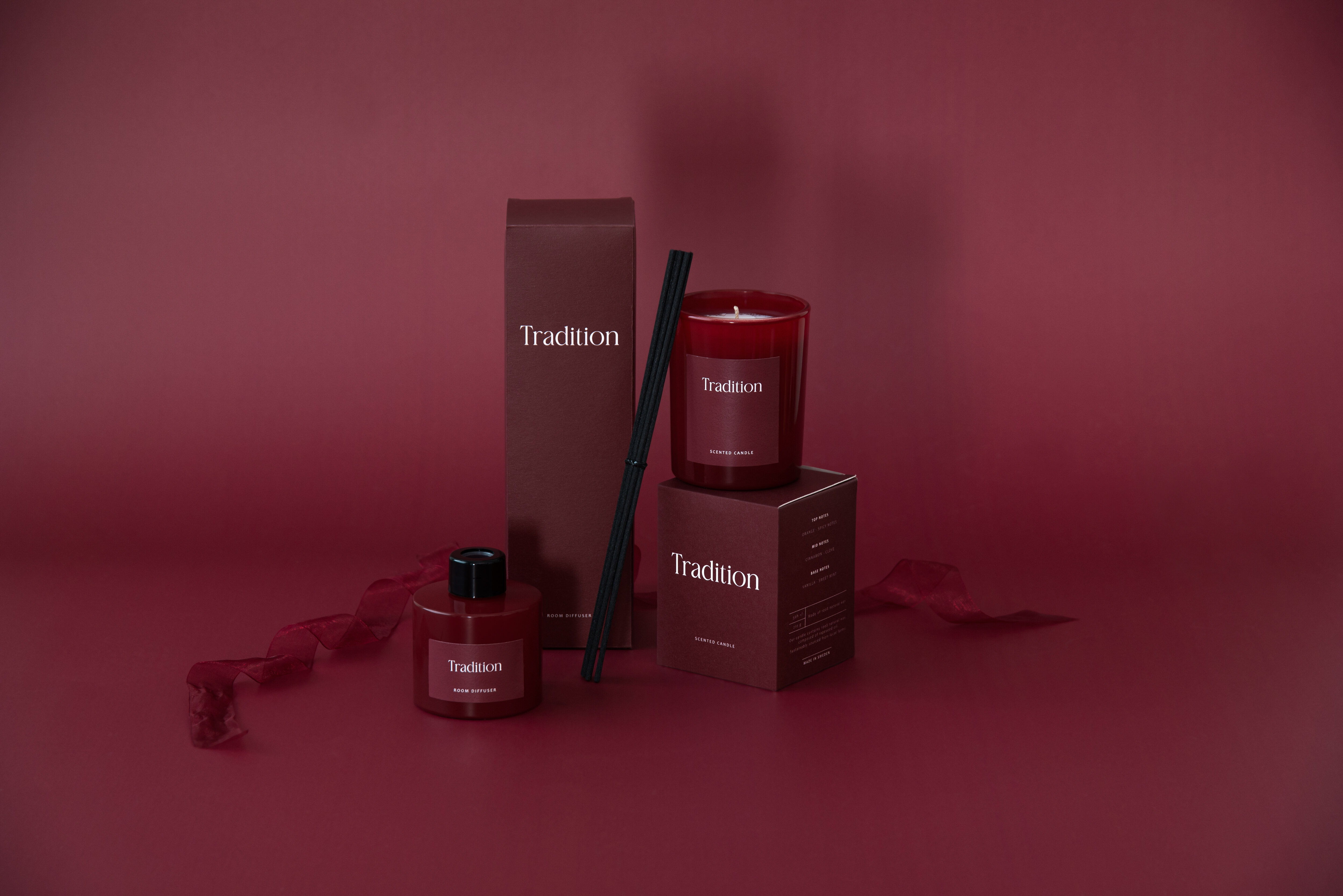 Doftpinnar och doftljus i serien Tradition.