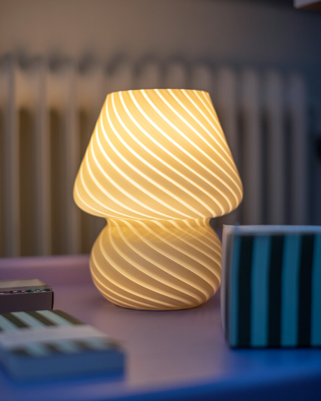 Bordslampa  STRIPE GUL