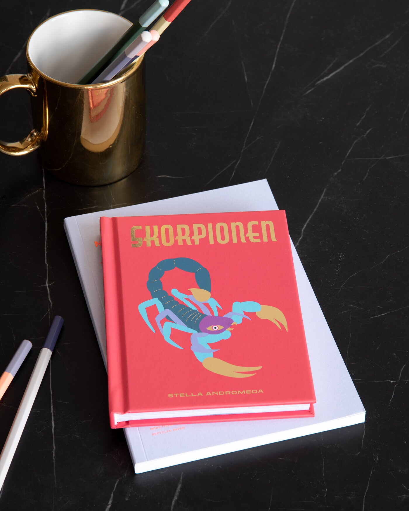 Presentbok SKORPIONEN