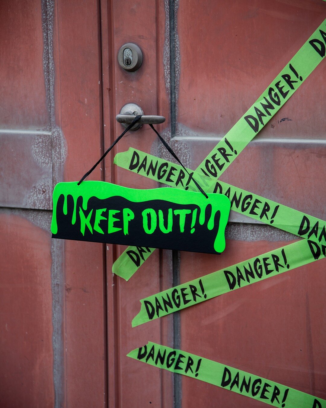 Dörrskylt KEEP OUT