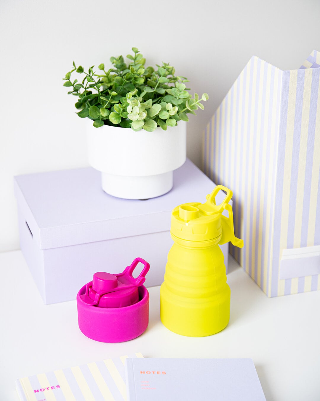 Tidskriftsamlare KONTORET STRIPE ljusgul/lavender